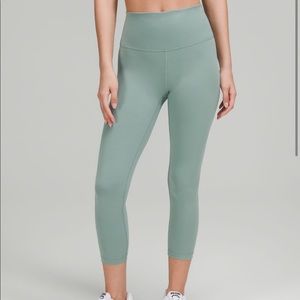 Lululemon winder under train high-rise crop 23”